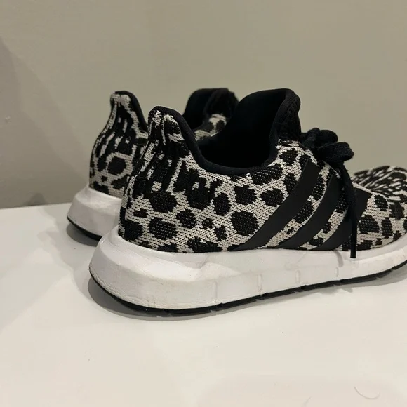 Adidas Swift Run 1.0 Low Top Leopard Sneakers 6.5 Women’s - Picture 7 of 9
